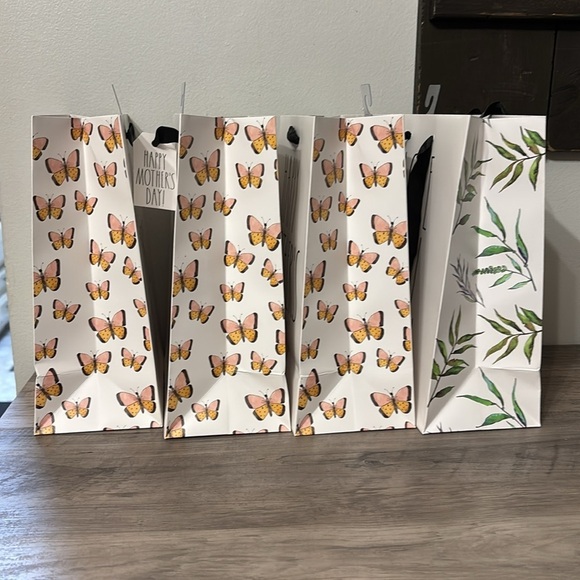NEW SET OF 4 Rae Dunn MOTHER'S DAY Gift Bags with NATURE Accents - Picture 2 of 7